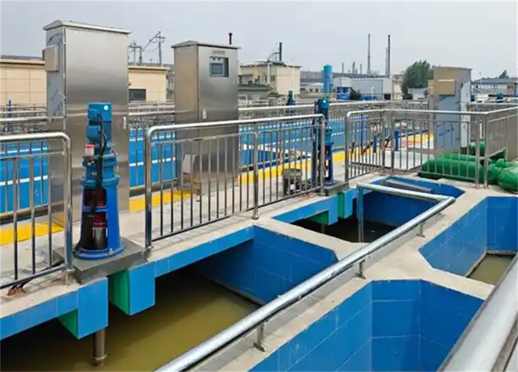 工业污水.jpg